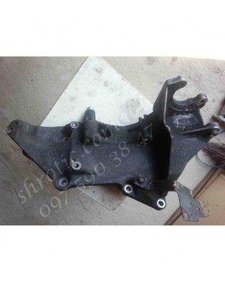 Кронштейн Генератора з Кондиціонером 8200183234 (Б/В) , Renault Trafic, Opel Vivaro, Nissan Primastar, Рено