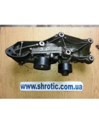 Кронштейн Генератора 117109477R (Б/У) , Renault Trafic, Opel Vivaro, Nissan Primastar, Рено Трафік, Опель