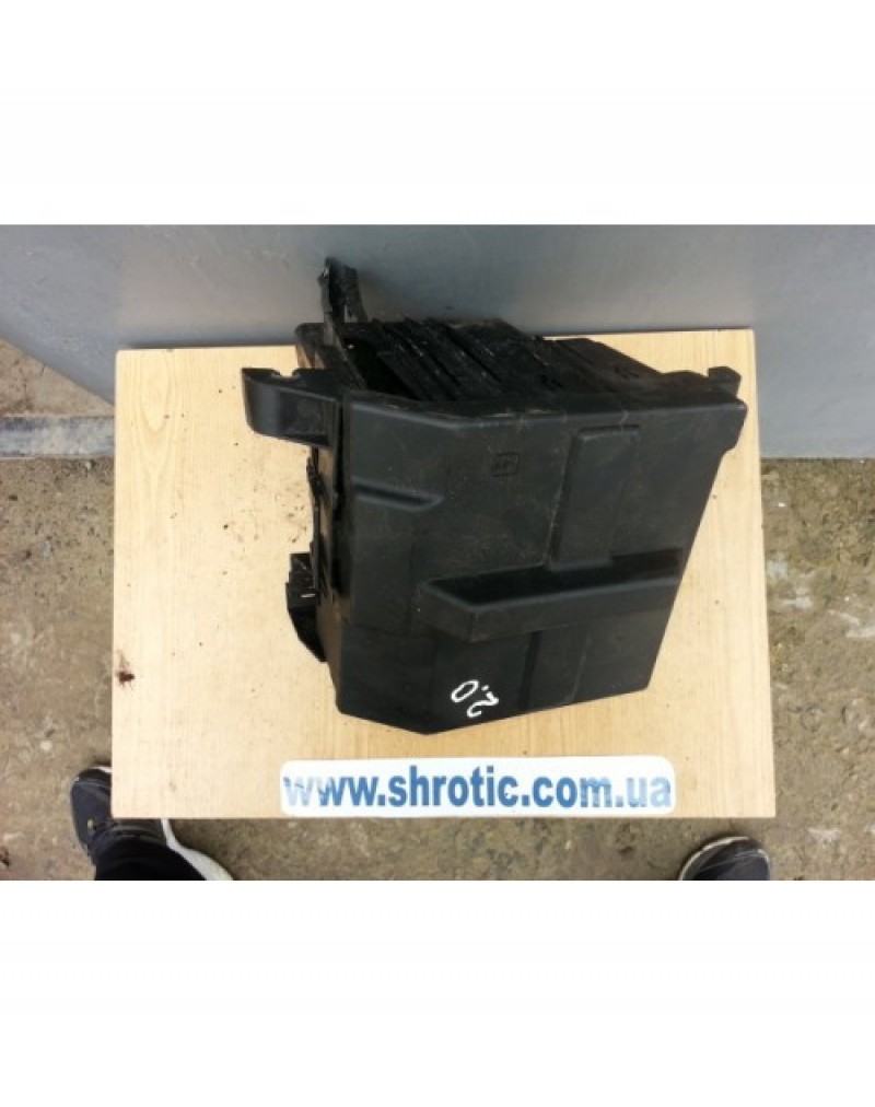  Корпус Запобіжників Моторного Відсіку 8200490001 (Б/У) , Renault Trafic, Opel Vivaro, Nissan Primastar, Рено