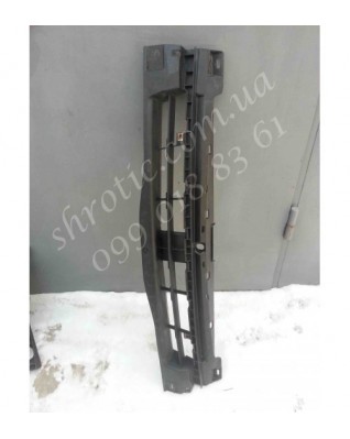 Решітка радіатора внутрішня 620300102r (Б/У), Renault Trafic, Opel Vivaro, Nissan Primastar,Рено Трафік, Опель