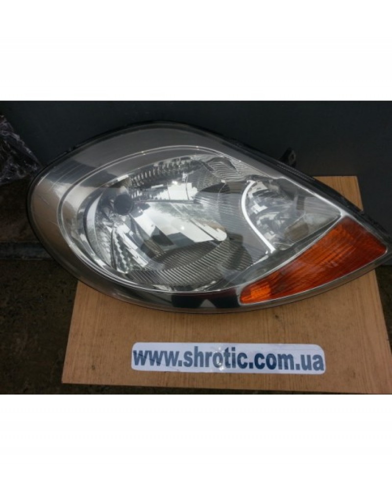 Фара З Жовтим Поворотником Права 8200701353 (Б/У) , Renault Trafic, Opel Vivaro, Nissan Primastar, Рено